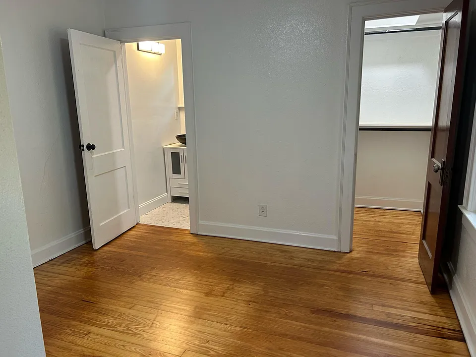 unfurnished bedroom
