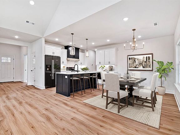 5th image of 17 Roxburgh Ln