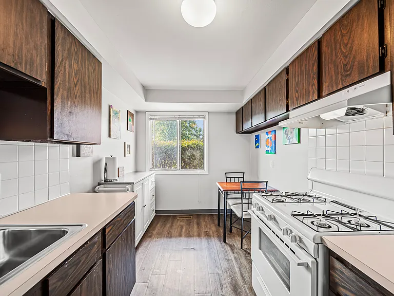 Heatherstone Apartments — Photo 24
