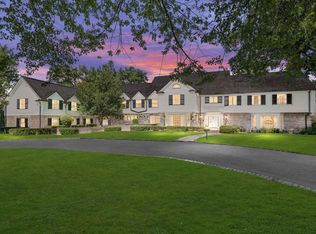 382 Provencal Rd, Grosse Pointe Farms, MI 48236