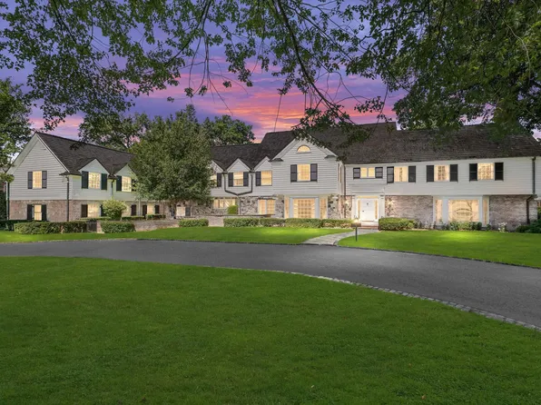 382 Provencal Rd, Grosse Pointe Farms, MI 48236