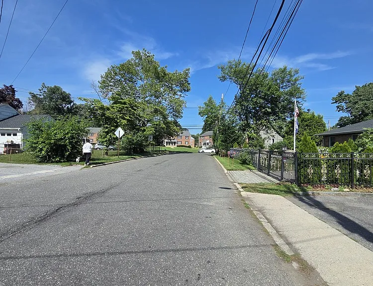 63 E 6th St #2 — Photo 22