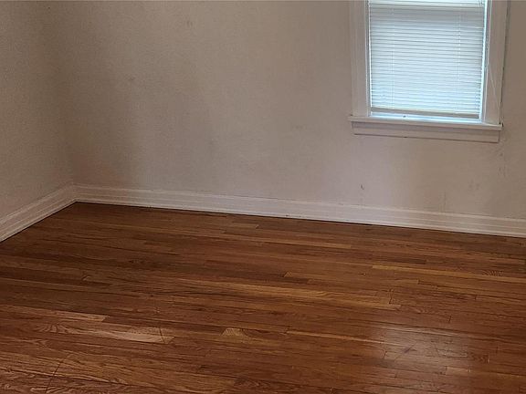 3rd image of 3320 Marshall Ave