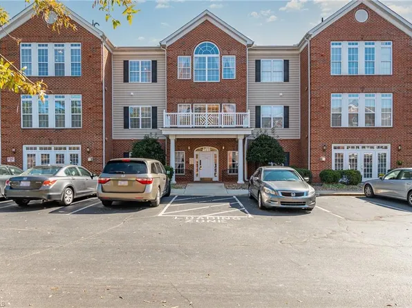 524 College Rd APT 301, Greensboro, NC 27410