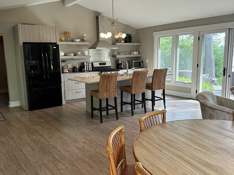 3756 Springwater Beach Rd — Photo 14