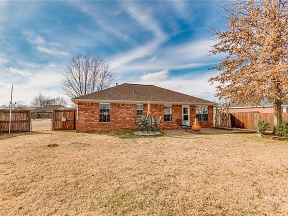 5th image of 190 Sun Meadow Dr