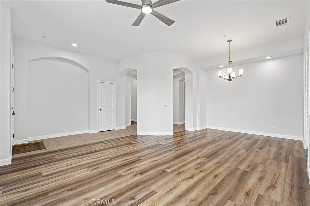 3 bed, 2071 sqft, $3,900 — Photo 3