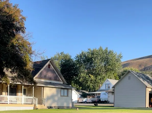 704 1st St, Asotin, WA 99402