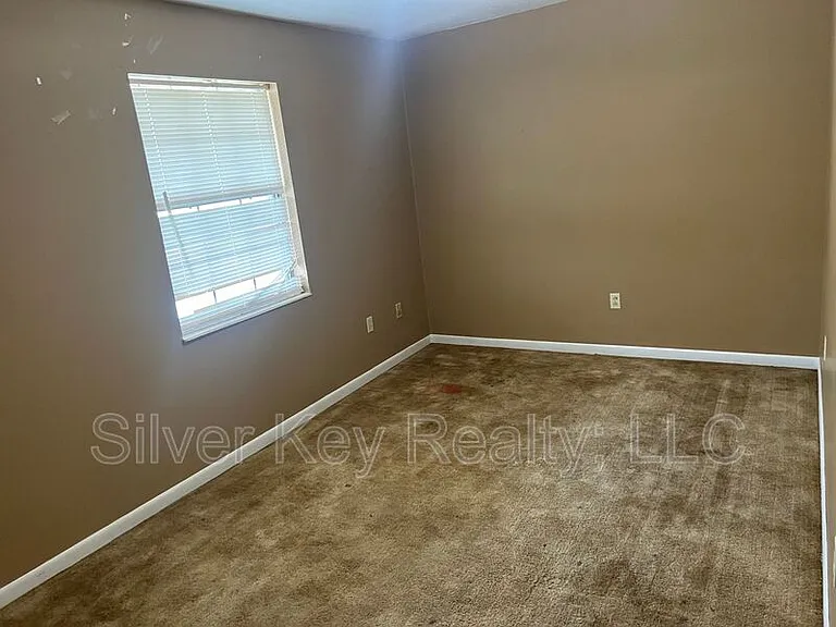 823 Englewood Rd #12 — Photo 5