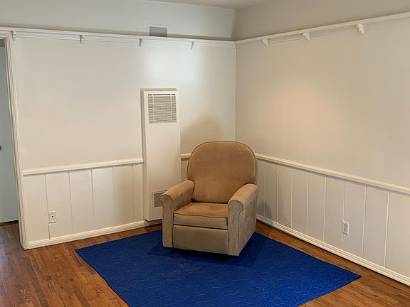 4th image of 11960 Moorpark St #9