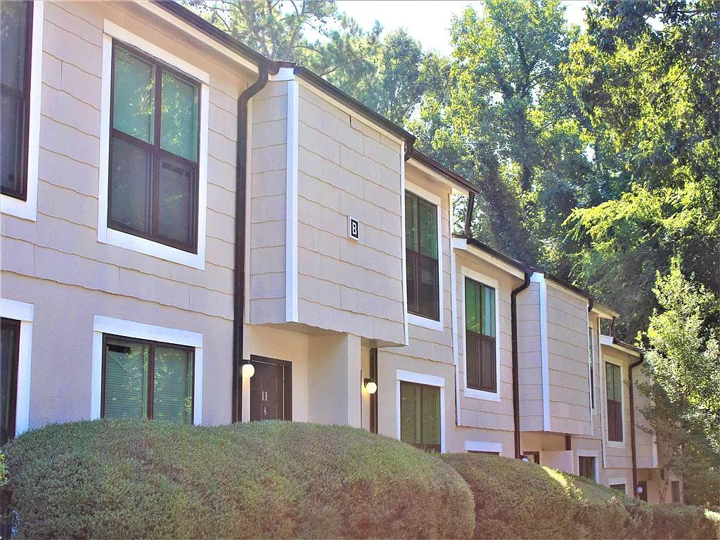 Aspen Woods — Photo 3
