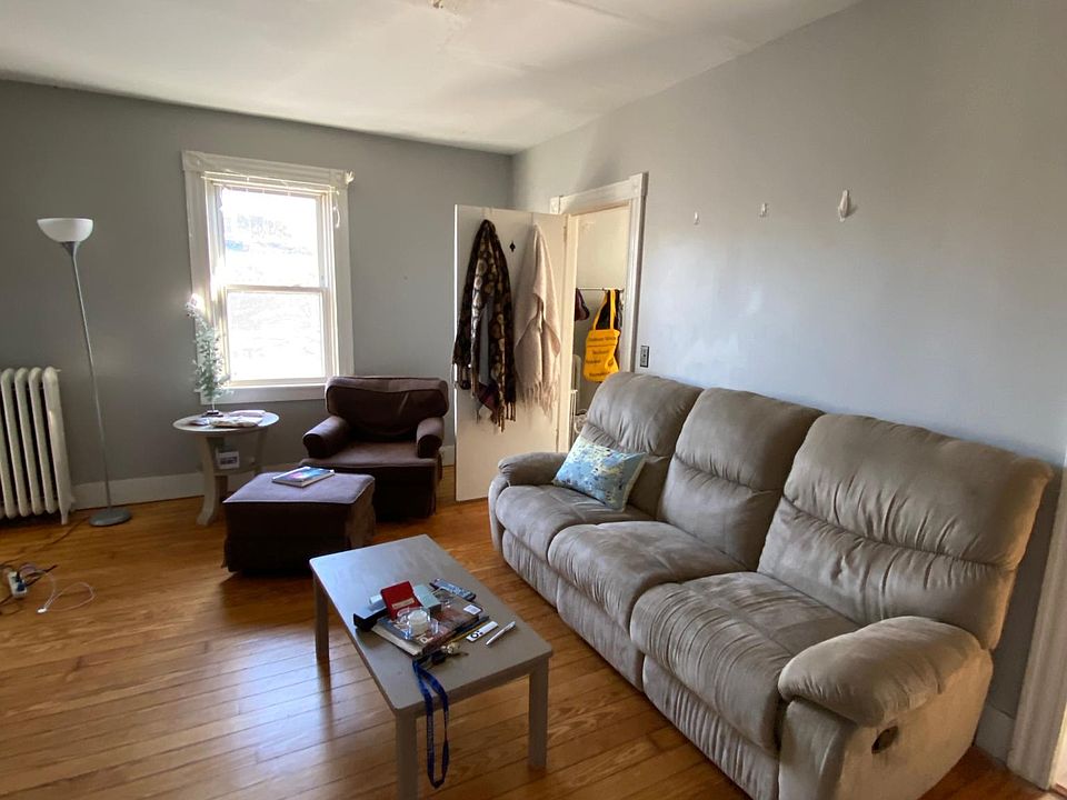 2nd image of 23 W Narragansett Ave #3