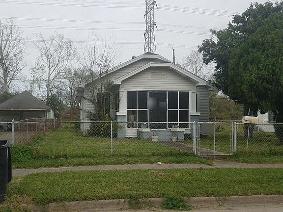 3rd image of 141 Woodvale St