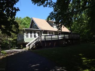 1033 Hemlock Ln, Gouldsboro, PA 18424