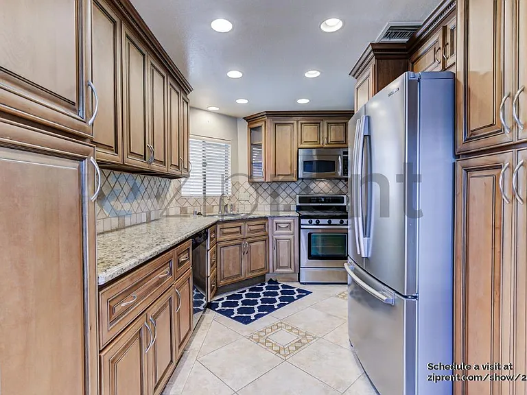601 N Kenwood St #204 — Photo 7