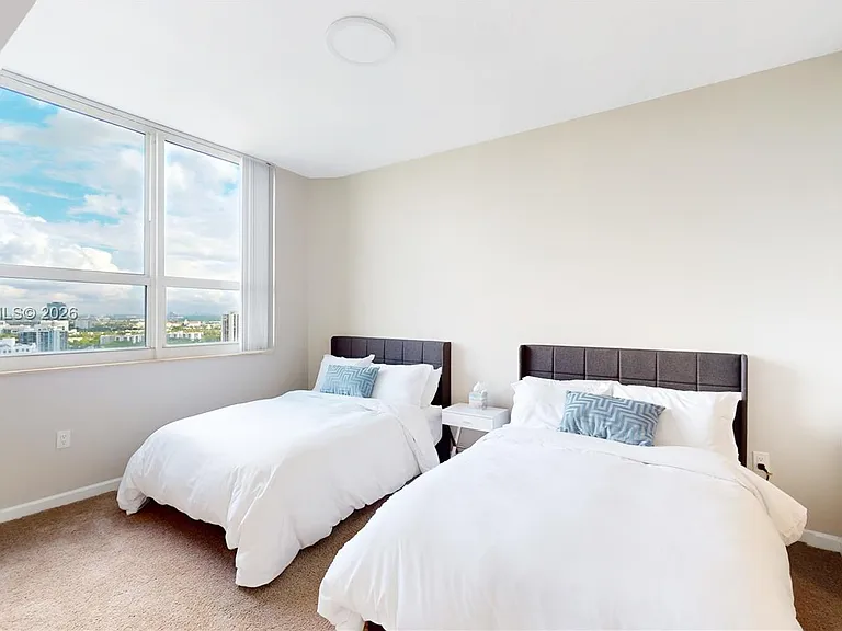 19501 W Country Club Dr #Penthouse 10 — Photo 9