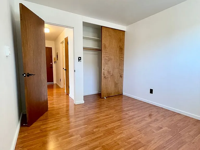 Escolier Apartments — Photo 51