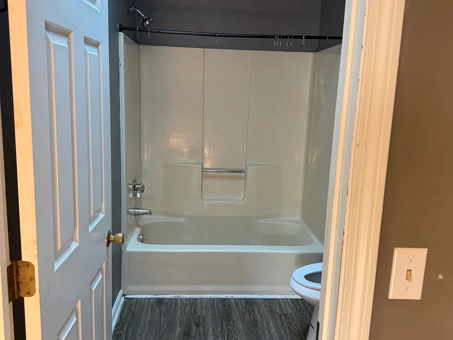 3 bed, 1.5 bath, 1155 sqft, $2,200 — Photo 4