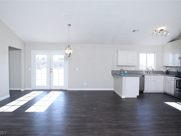 5th image of 821 W Lupin St