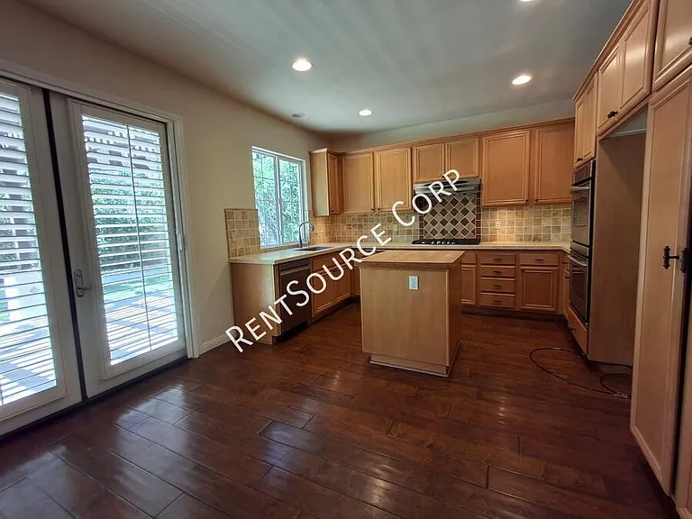 24310 Las Palmas St — Photo 15