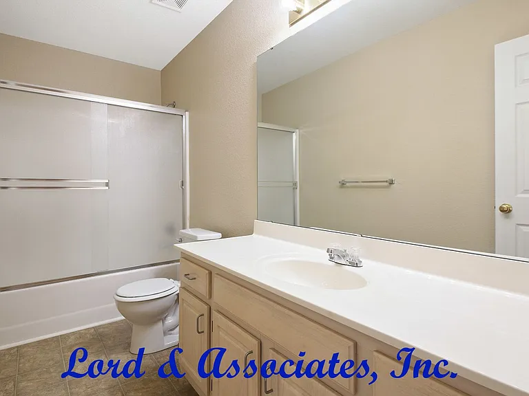 318 Lois Ln — Photo 5