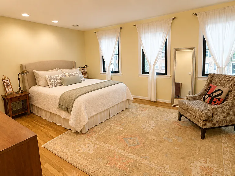 Master Bedroom - Tons of Closet Space