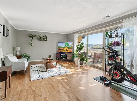 3rd image of 4614 Holly St APT 6