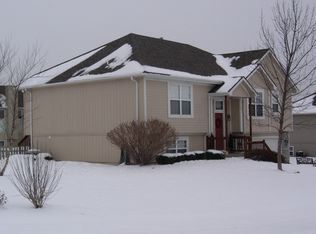 15601 Pebble Dr, Basehor, KS 66007