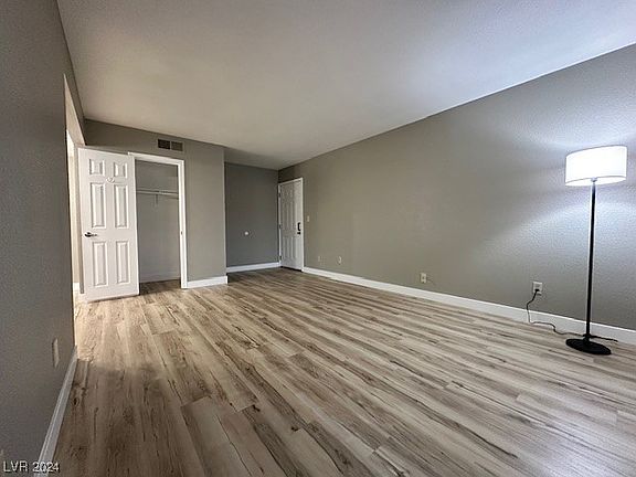 3rd image of 5405 Indian River Dr Unit 393