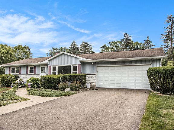 3rd image of 514 Larkspur Ave