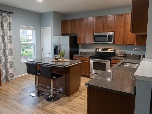 404 Jacobsen Dr, Newark, DE 19702
