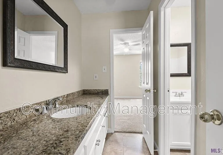 4365 Jefferson Woods Dr — Photo 5