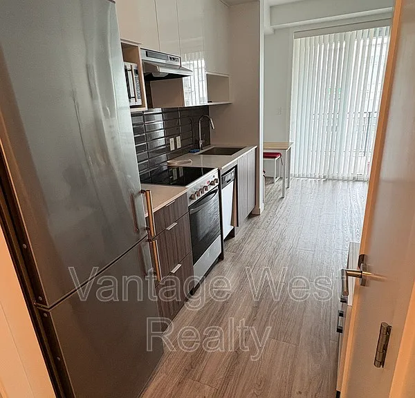 1775 Chapman Pl #Penthouse 9 — Photo 4
