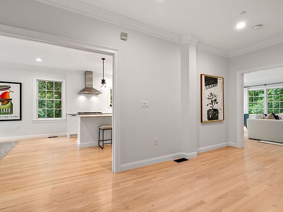 4th image of 344 Boylston St APT A