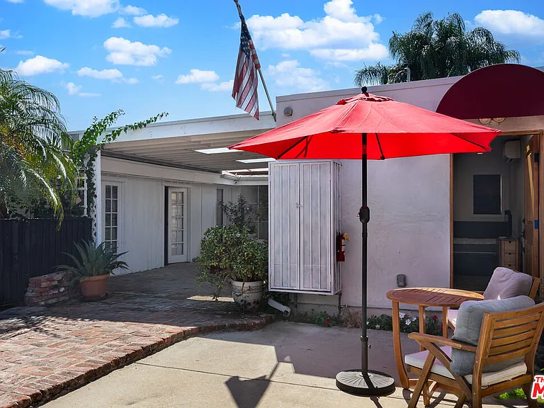 14842 Morrison St — Photo 15