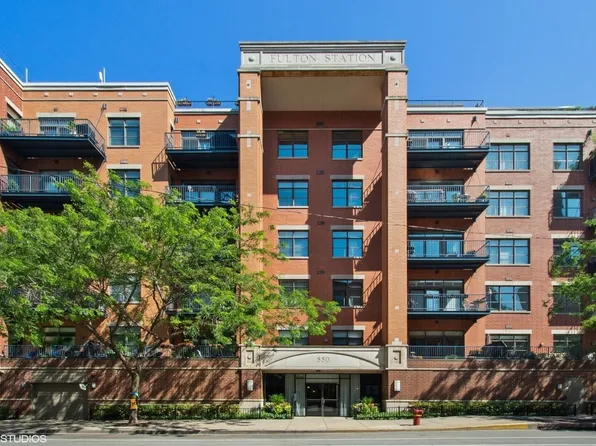 550 W Fulton St APT 602, Chicago, IL 60661