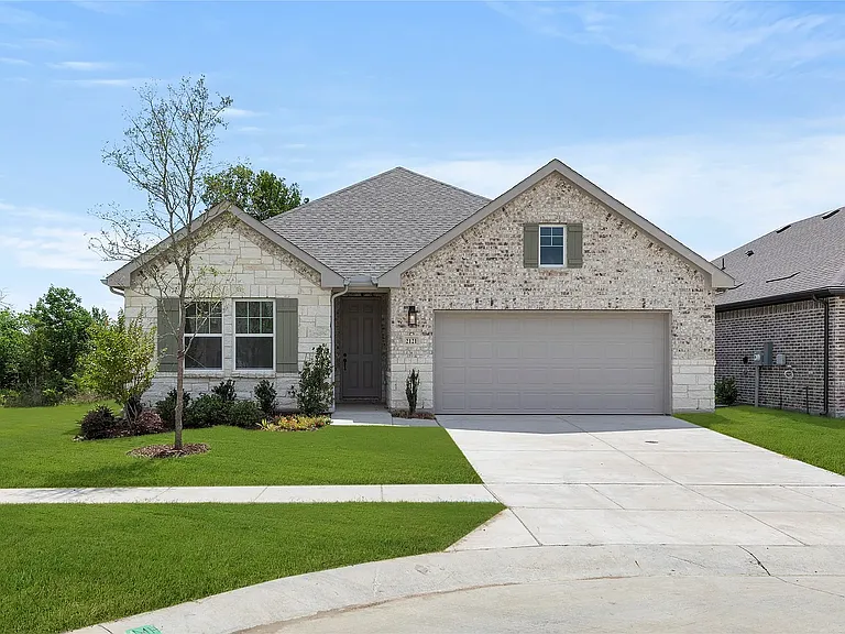 2121 Williams Rd — Photo 1