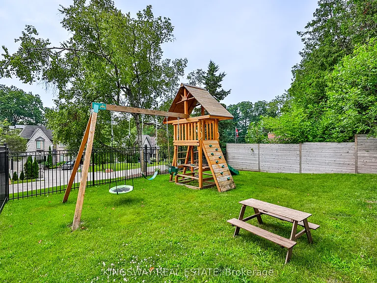 993 Albertson Cres — Photo 47