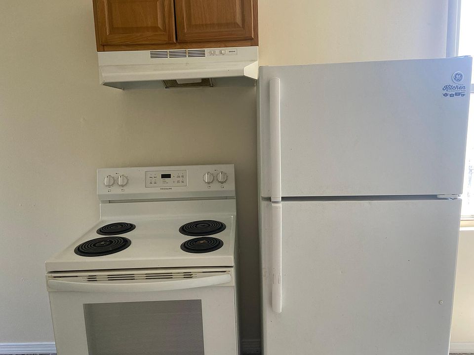 1st image of 68 Jackson St APT 3R