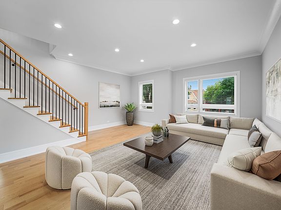 4th image of 932 N Trumbull Ave