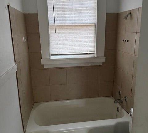 5th image of 2621 Lewis St