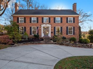 77 Fair Oaks Dr, Saint Louis, MO 63124