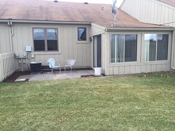 2nd image of 9907 Cambridge Ct