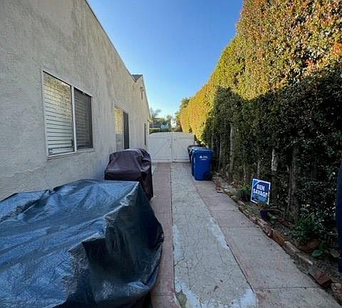 3rd image of 936 N La Jolla Ave #1/2