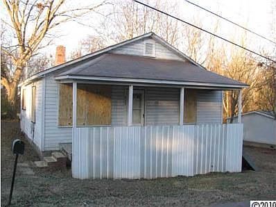 1st image of 621 N Poplar St