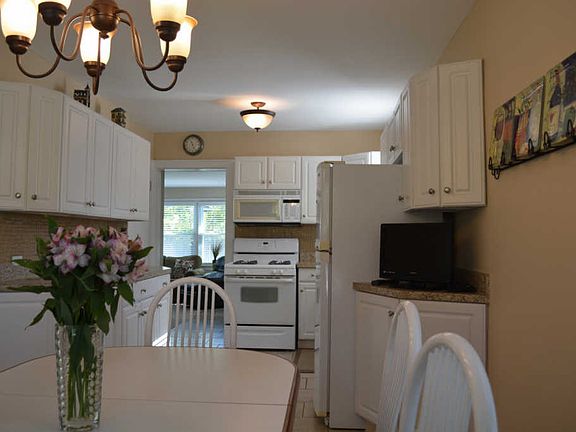 5th image of 1835 N 73rd Ave