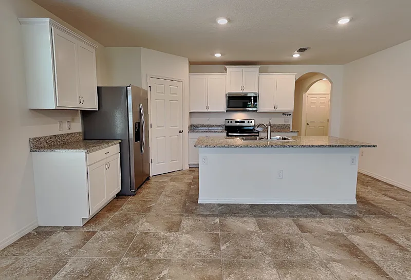 4 bed, 2.0 bath, 1934 sqft, $2,099 — Photo 3