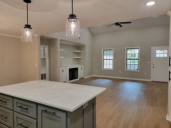 2nd image of 1821 Nassau Blvd