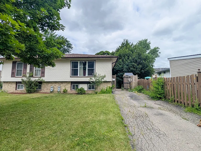 3 Tara Cres — Photo 1