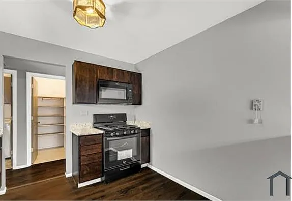 609 Hanover Ct #1W — Photo 9